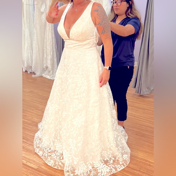 Wedding dress with pockets - Picture 2 of 6